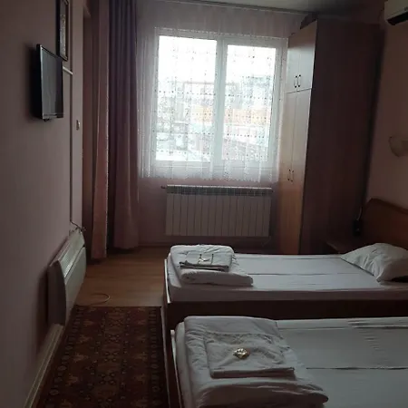 Hotel Briz *